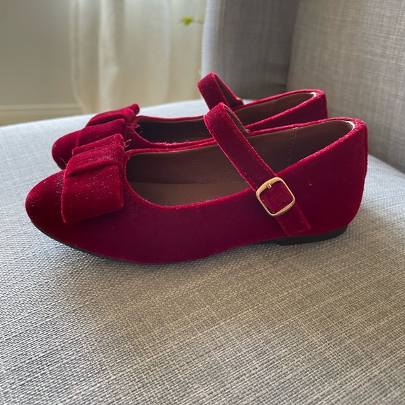 Age of Innocence ELLEN VELVET RED Shoes - Picture 10 of 11